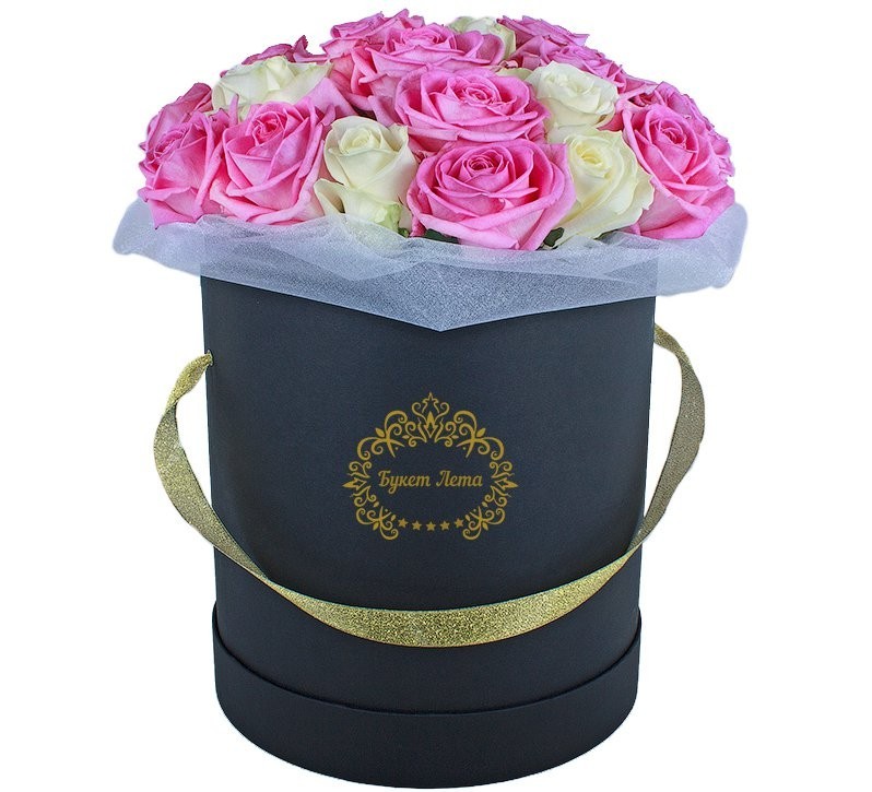 Купить розы в москве с доставкой дешево. Розы в шляпной коробке. Розы в коробке. Шляпные коробки. Букет в круглой коробке.