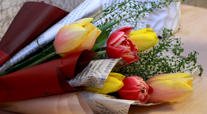 Цветы на 8 марта - какую флору принято дарить в международный женский день