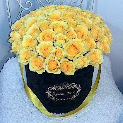 51 желтая роза в большой бархатной шляпной коробке - Фото 1
