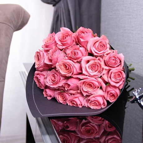 15 розовых роз в крафте - Фото 1