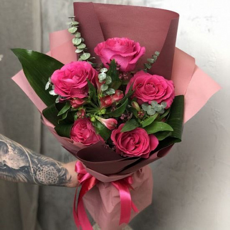 Стильный букет из розовых роз - Фото 1