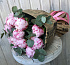 11 розовых пионов в крафте с эвкалиптом - Фото 2