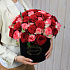 Розовые и красные розы в коробке - Фото 1