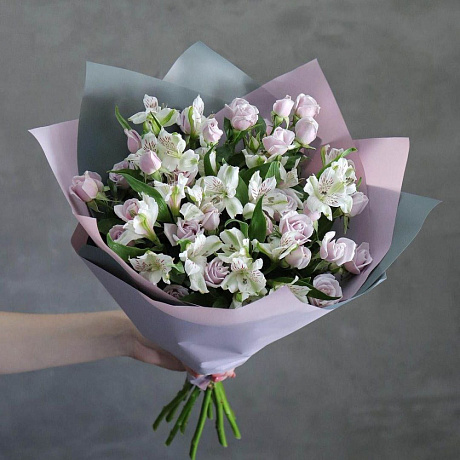 Букет с альстромериями и лиловыми розами - Фото 1