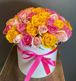51 роза Кения в шляпной коробке