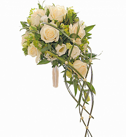 Каскадный букет невесты из роз, лизиантуса, альстромерий и зелени