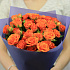 Букет оранжевых кустовых роз - Фото 2