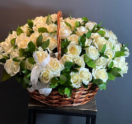 101 белая роза в корзине Утро в Париже - Фото 1
