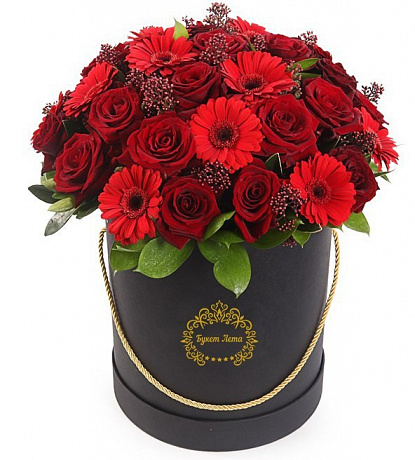 Розы и герберы в черной бархатной коробке - Фото 1