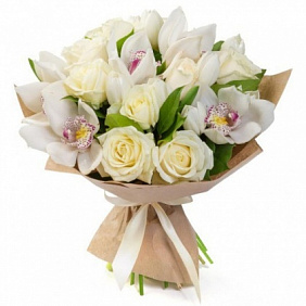 Букет из орхидей Цимбидиум, роз и тюльпанов