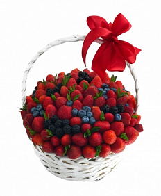 Корзина с ягодами С любовью