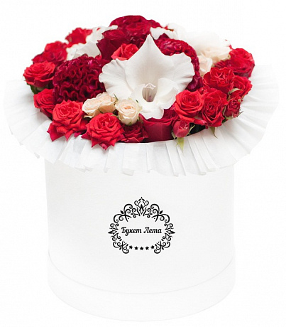 Амариллис и розы в средней шляпной коробке - Фото 1