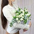 Белые тюльпаны в шляпной коробке  - Фото 4