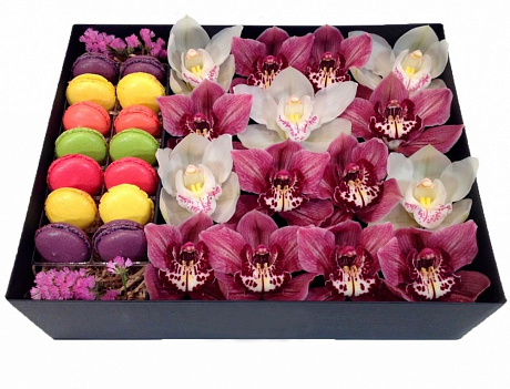 Коробка большая с орхидеями и 14 макарони - Фото 1