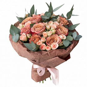 Букет из 9 роз Капучино, кустовых роз и зелени