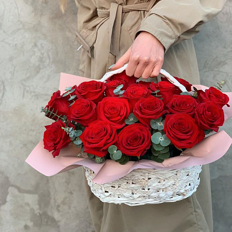 25 красных роз в корзине - Фото 1