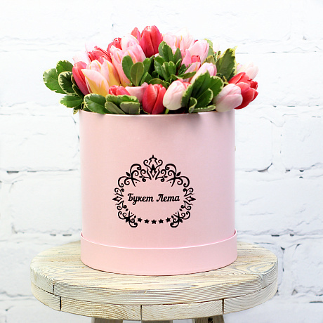51 розовый тюльпан в средней шляпной коробке - Фото 2