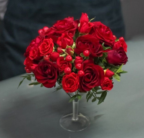 Композиция из красных роз на стол - Фото 1