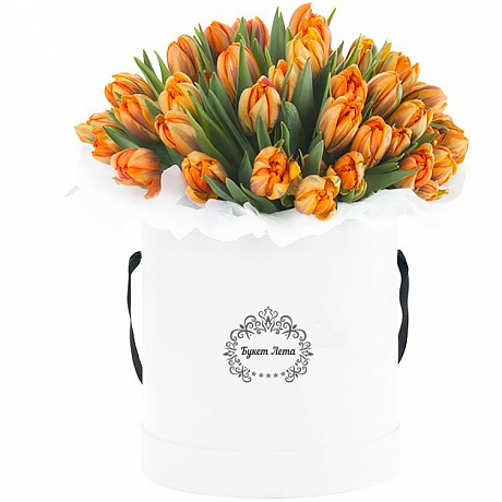 31 оранжевый тюльпан в малой шляпной коробке - Фото 1