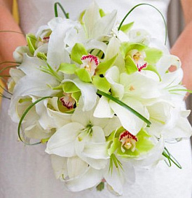 Букет невесты из лилий и орхидей