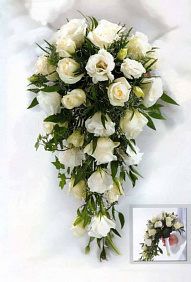 Каскадный букет невесты из роз, лизиантуса и зелени