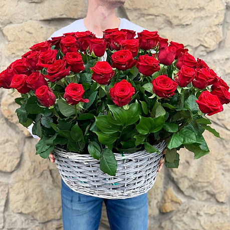 75 красных роз в корзине - Фото 1