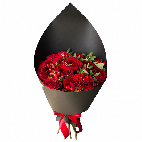15 красных роз, гиперикум и эвкалипт - Фото 1