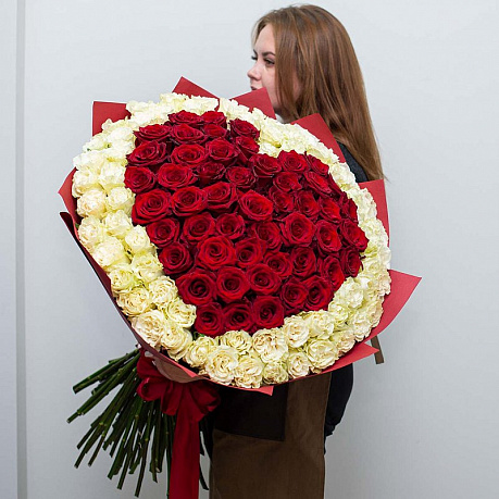 Сердце из 151 красной розы - Фото 1