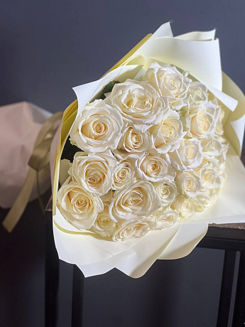 25 белых роз 50 см  С любовью - Фото 1