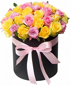 Бархатная большая коробка с 51 разноцветной розой