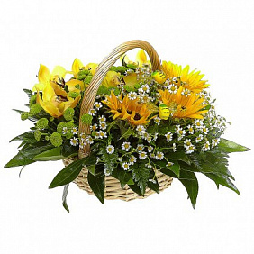 Полевые цветы в корзине "Красота в простоте"