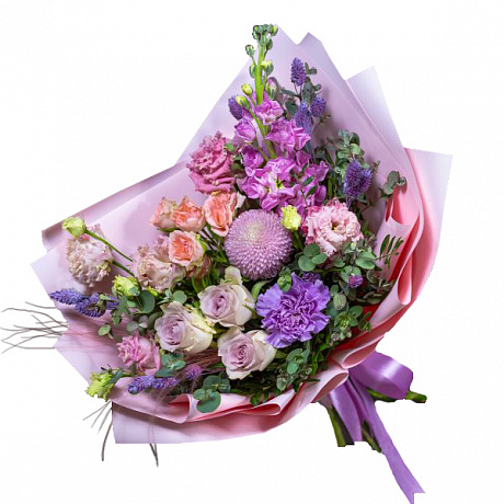 Букет из роз, хризантемы, гвоздики и зелени - Фото 1