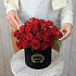 Красные кустовые розы в коробке - Фото 3
