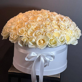 101 белая роза в коробке Мечты о лете