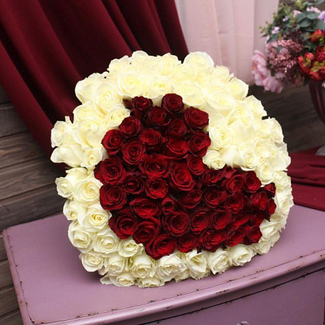 101 красная и белая роза с Сердцем внутри - Фото 1