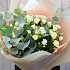 Букет кустовых роз и эвкалипта - Фото 2