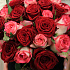 Розовые и красные розы в коробке - Фото 4