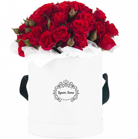 Красные кустовые розы в средней шляпной коробке - Фото 1