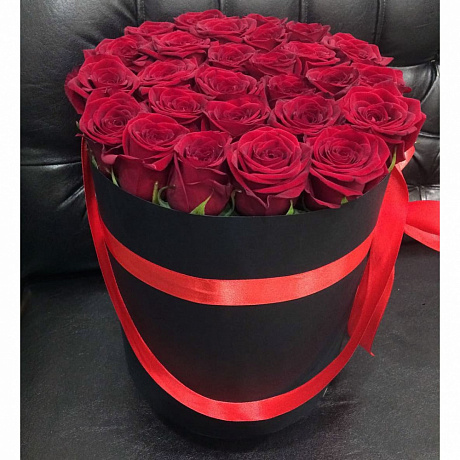 25 красных роз в бархатной черной коробке - Фото 1