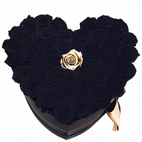 Сердце из черных роз в шляпной коробке