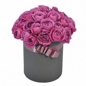 15 пионовидных роз в малой шляпной коробке